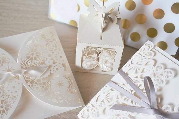 Comment Choisir le Design et le Format de son Invitation ou de son Faire-Part de Mariage ?