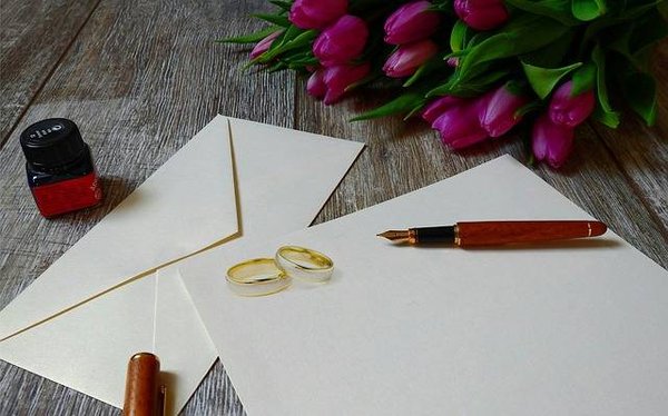 Comment Choisir le Design de vos Cartes d'Invitation de Mariage